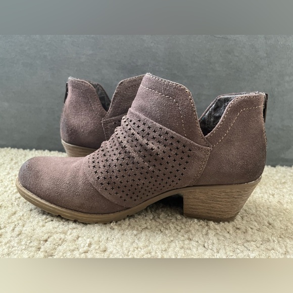 Earth Origins Amanda Brown Suede Bootie Size 7 - Picture 3 of 10